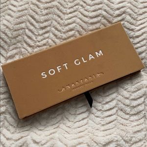 Anastasia Beverly Hills Soft Glam